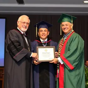 Gil do Vigor celebra conclusão do PhD nos EUA...