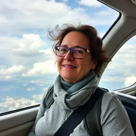 Regina Volpato fala da "primeira vez" e revela por que deixou o Brasil