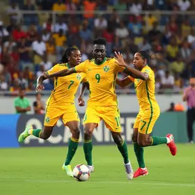 Estreante Cabo Verde avança, França vence com hat